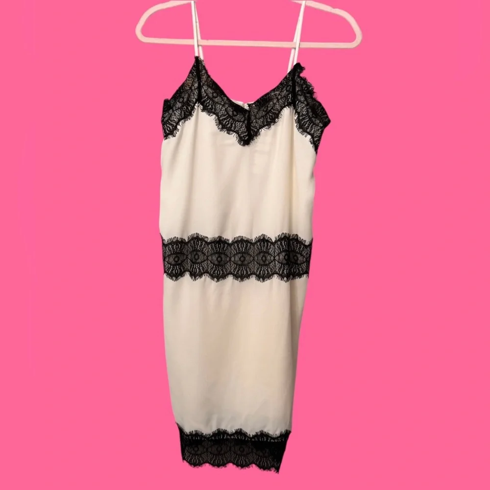 CAD NEW White Ivory With‎ Black Lace Trim Women’s Dress Size Small NWT